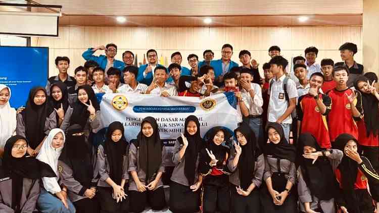 Mahasiswa S-2 Teknik Informatika UNPAM Kenalkan Machine Learning ke Siswa SMK Mutiara Insani Parung
